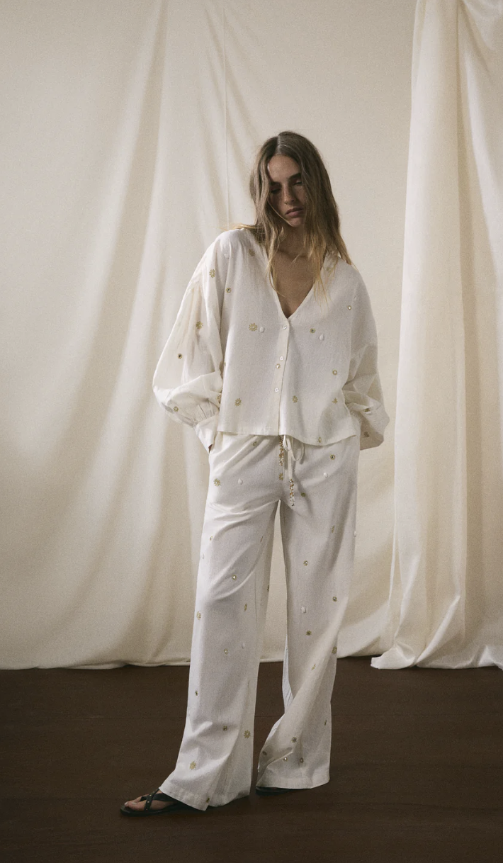 Camisa detalles metálicos