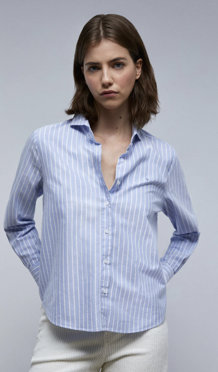 Camisa clásica bordado pecho