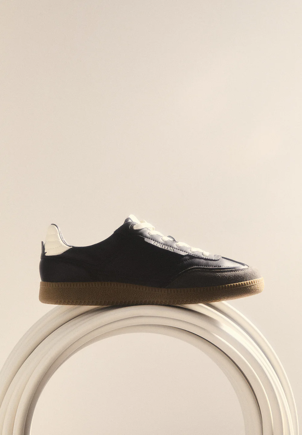Zapatilla piel suela contraste